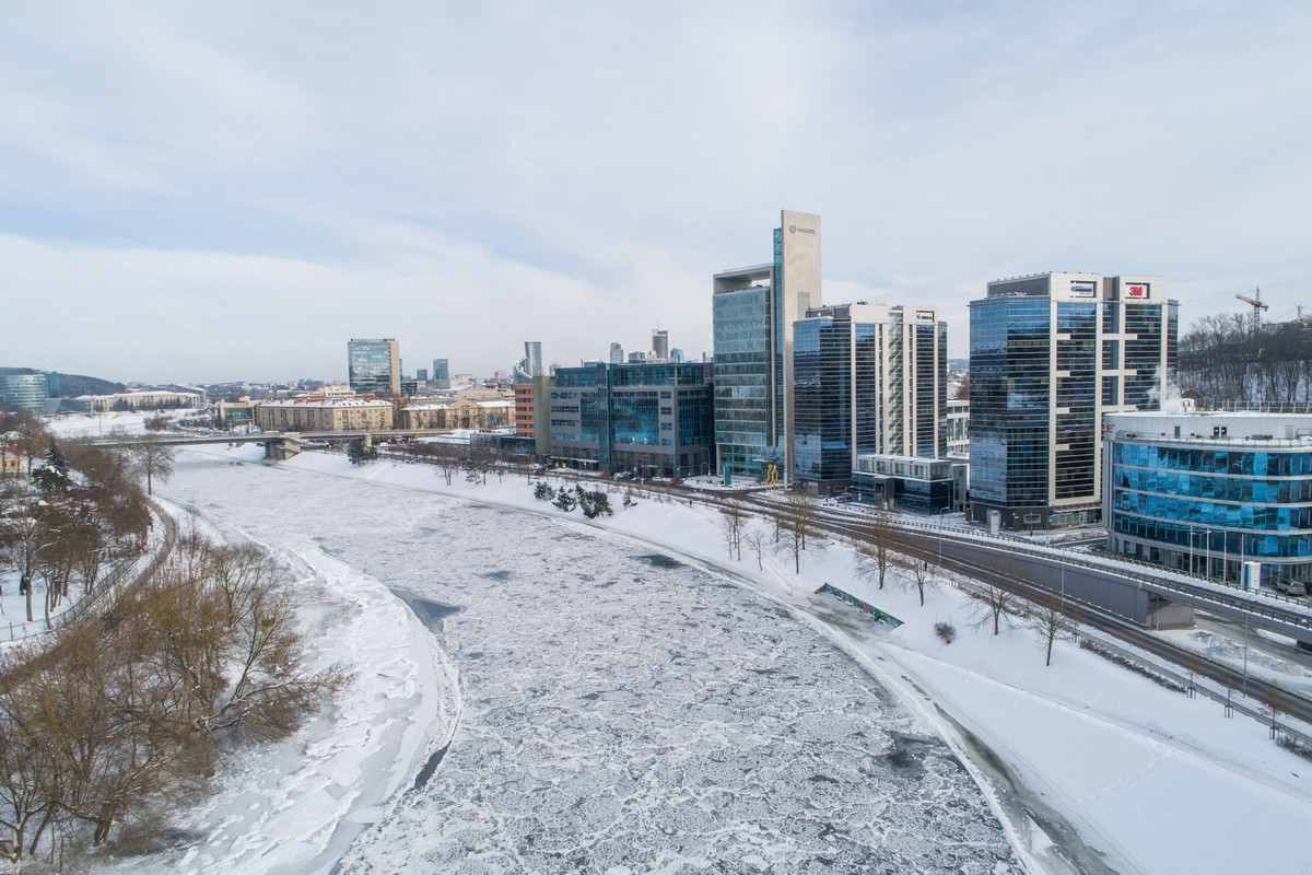 vilnius ziema miestas neries upe